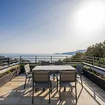 - Attico Vista Mare Con Terrazza E Piscina 아파트 *