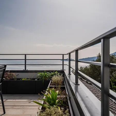 - Attico Vista Mare Con Terrazza E Piscina *