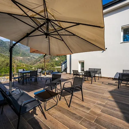 - Attico Vista Mare Con Terrazza E Piscina * Rapallo